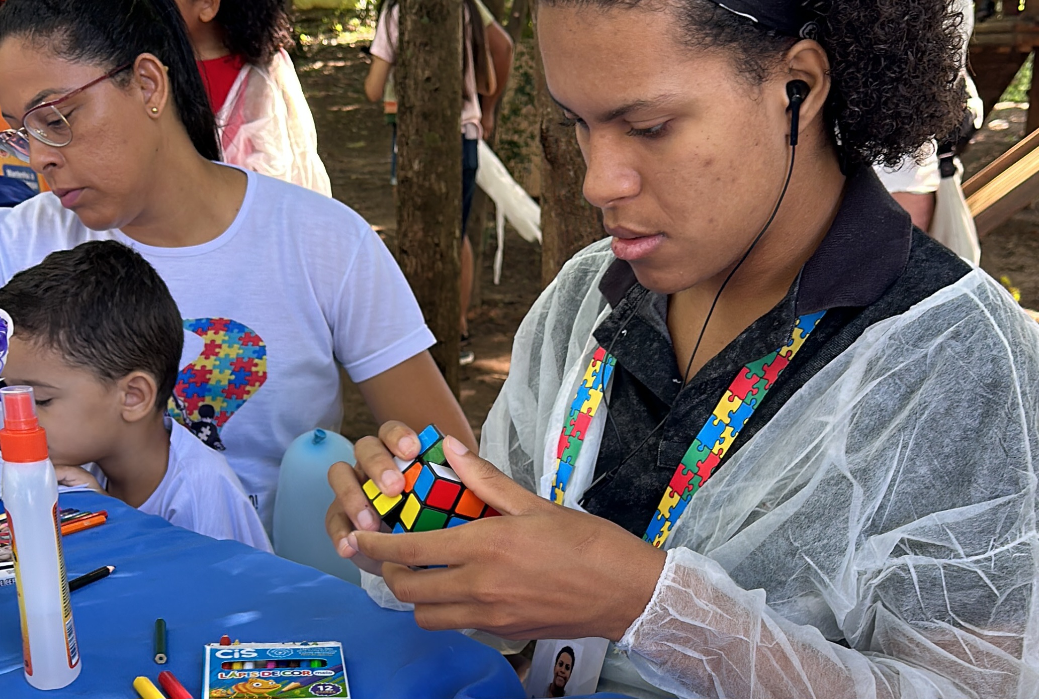 Queimados realiza grande ação para entrega de 100 carteirinhas do autista