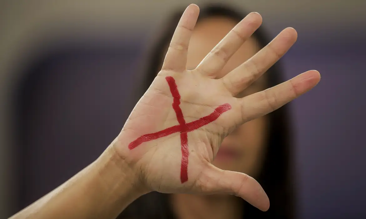 Governo do Rio reforça programas para coibir violência contra mulheres