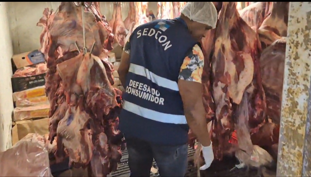 Vídeo; Mais de 1 tonelada de carnes apreendidas em Niterói