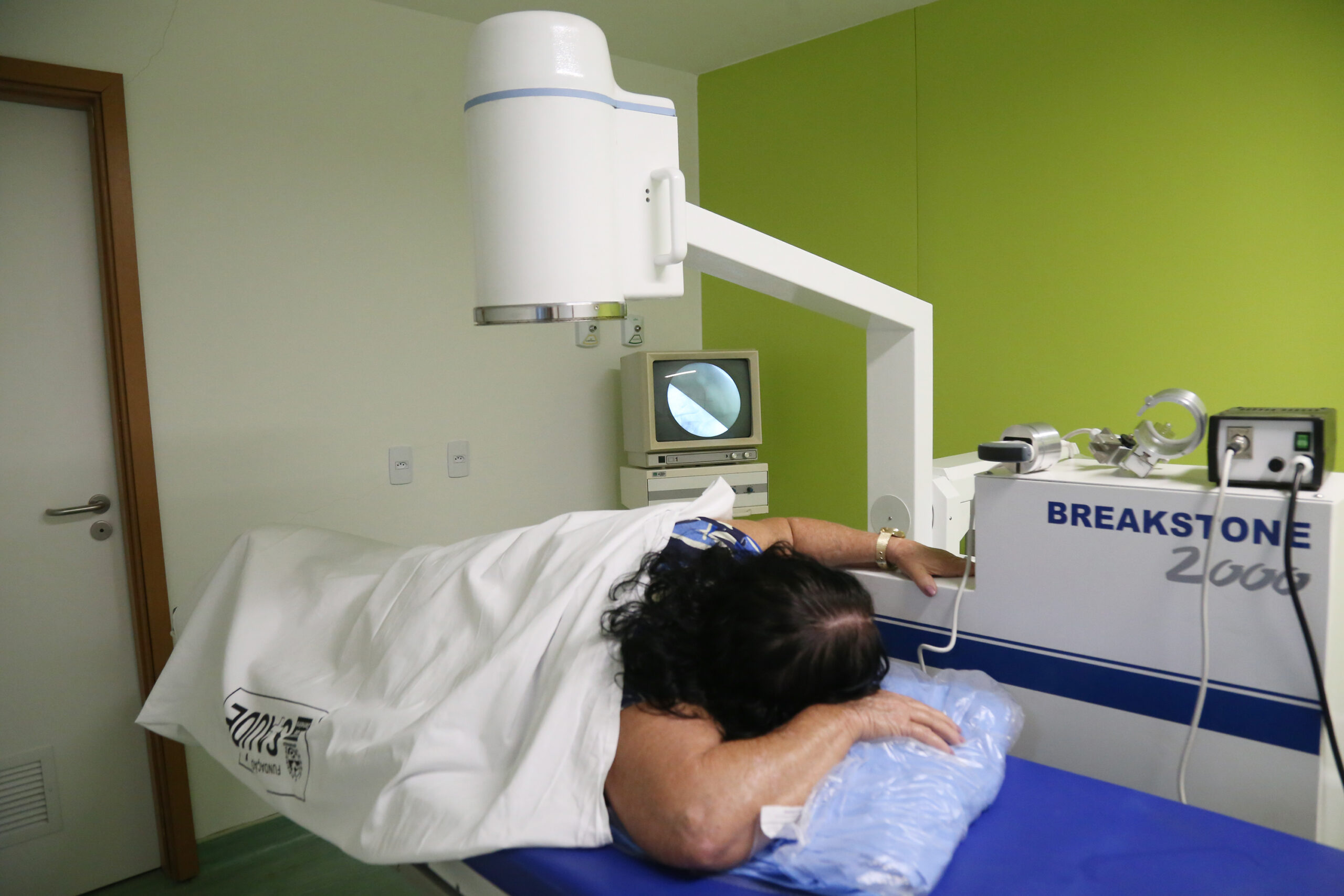 Governo do RJ oferece procedimento para retirar cálculos renais na rede de saúde estadual