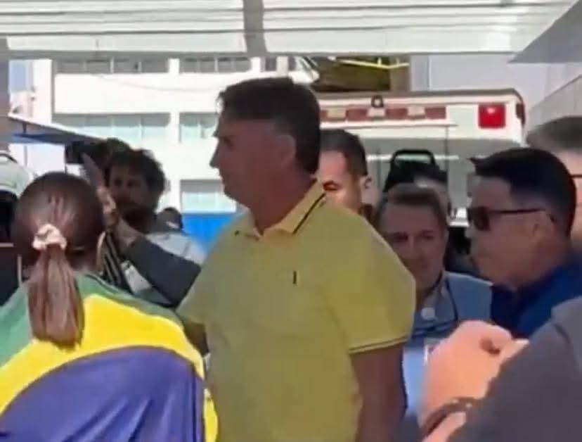 BOLSONARO; De casa para o hospital, do hospital pra casa