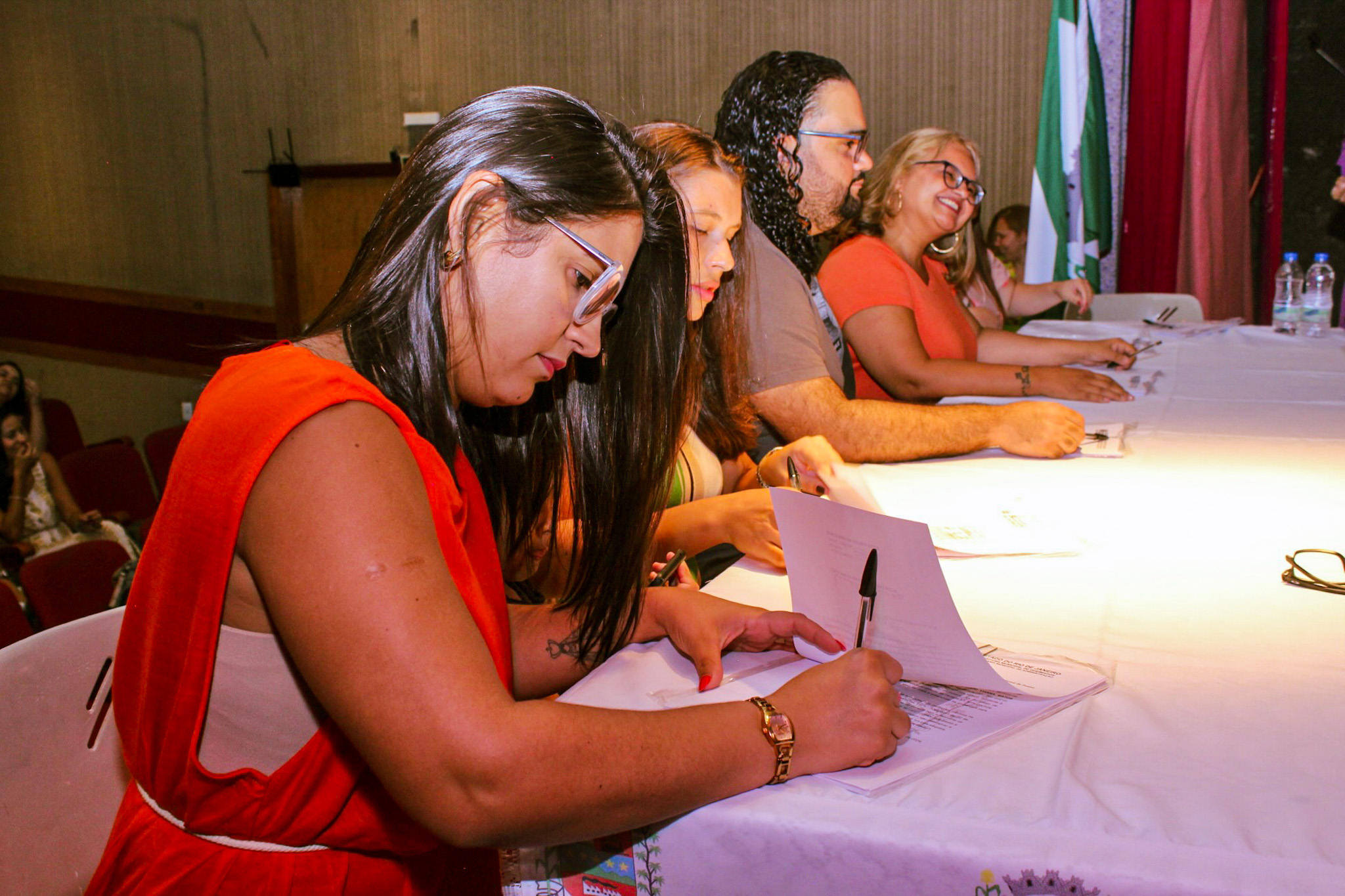 Queimados convoca 72 profissionais aprovados em concurso da educação