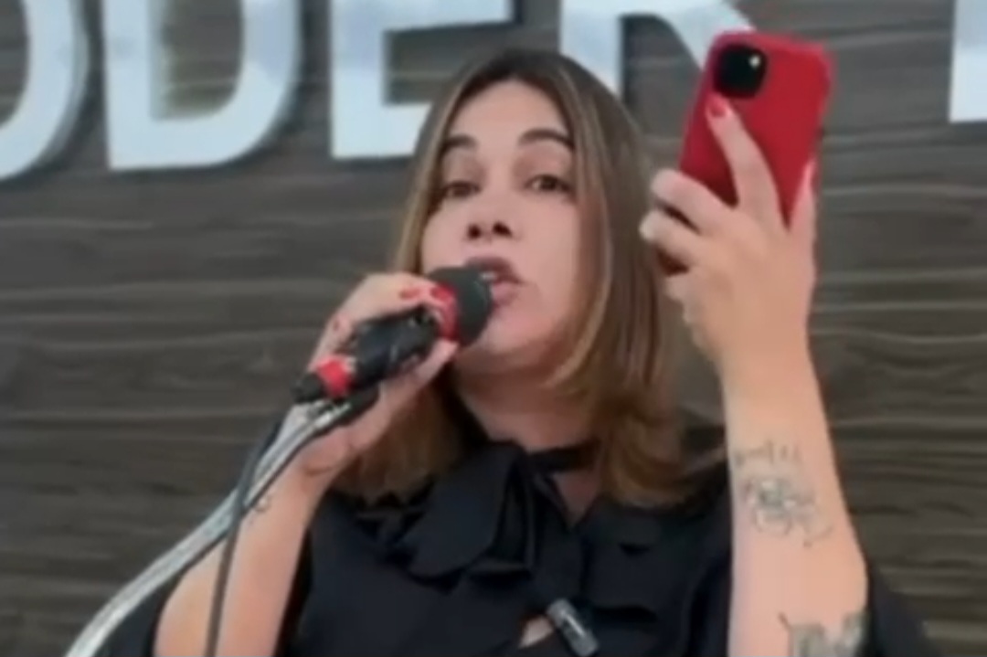 𝗤𝗨𝗘𝗜𝗠𝗔𝗗𝗢𝗦; [VÍDEO] Cíntia Batista oferece calculadora antes do prefeito começar obras