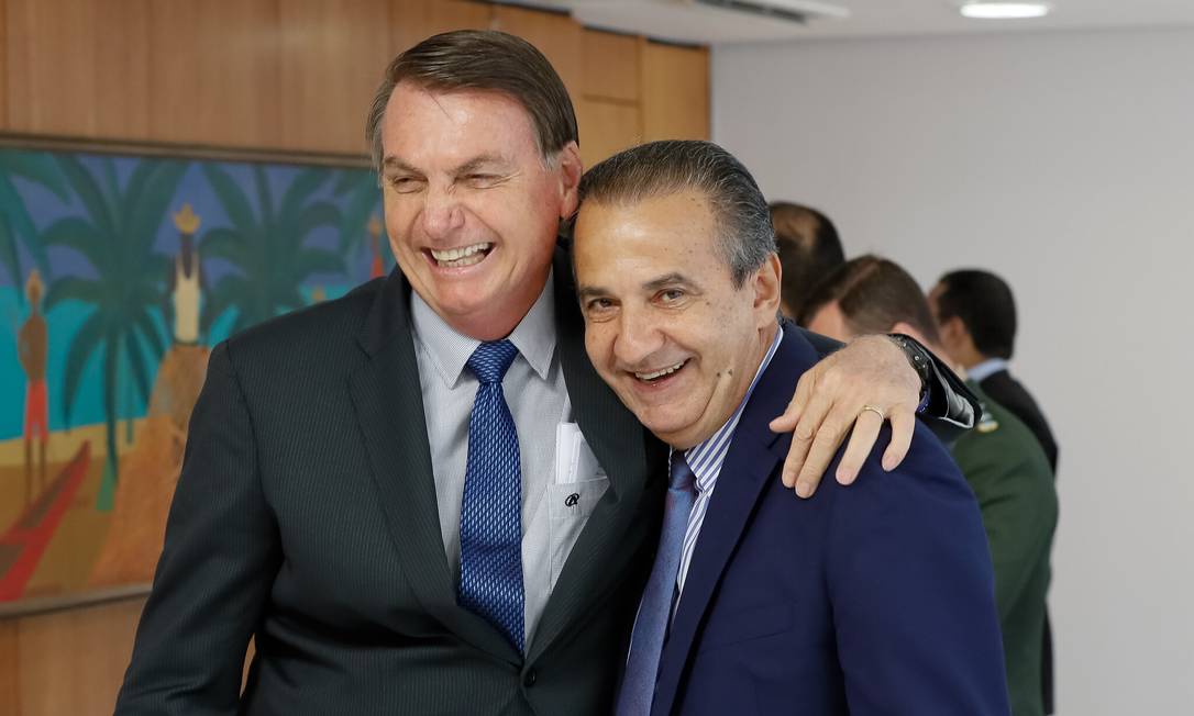 10 minutos de Bolsonaro e Malafaia trocando confidências