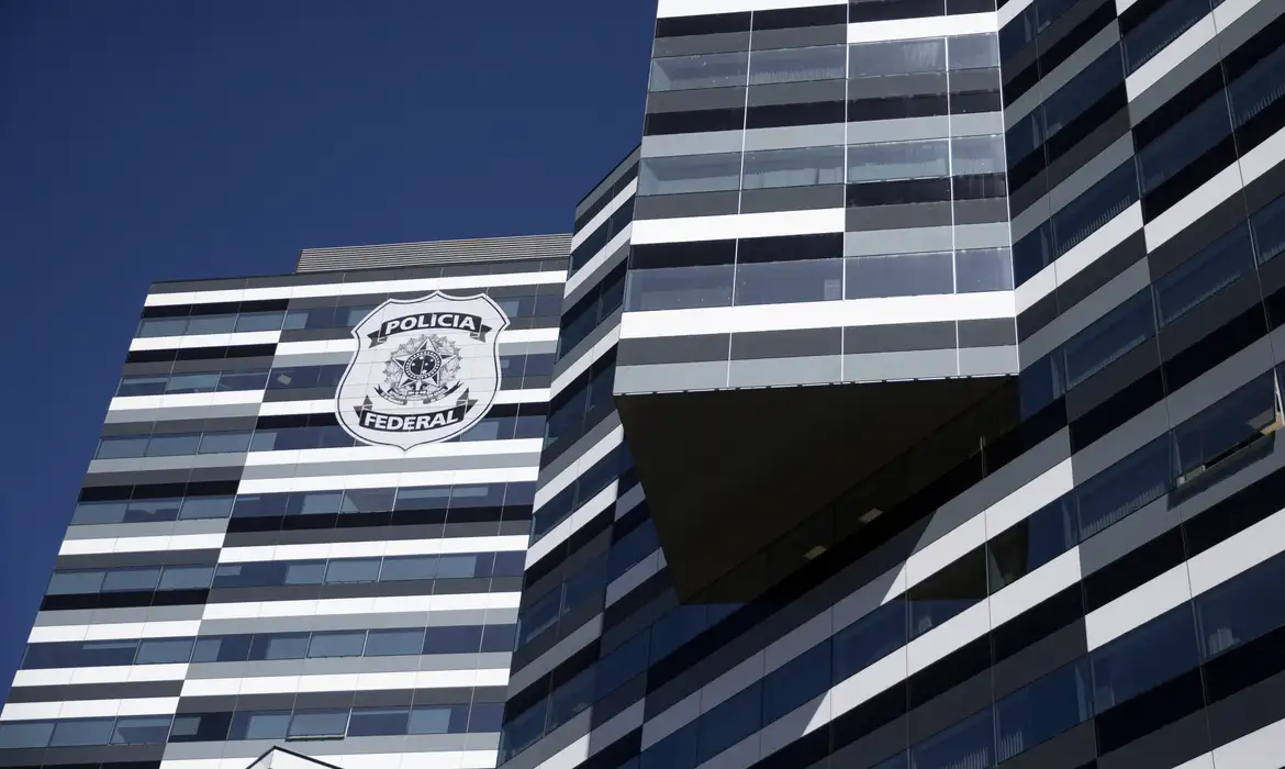 PF diz que Bolsonaro burlou STF e encaminhou 300 vídeos pelo WhatsApp