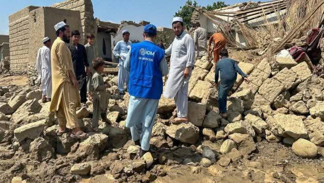 Terremoto no Afeganistão deixa mais de 800 mortos