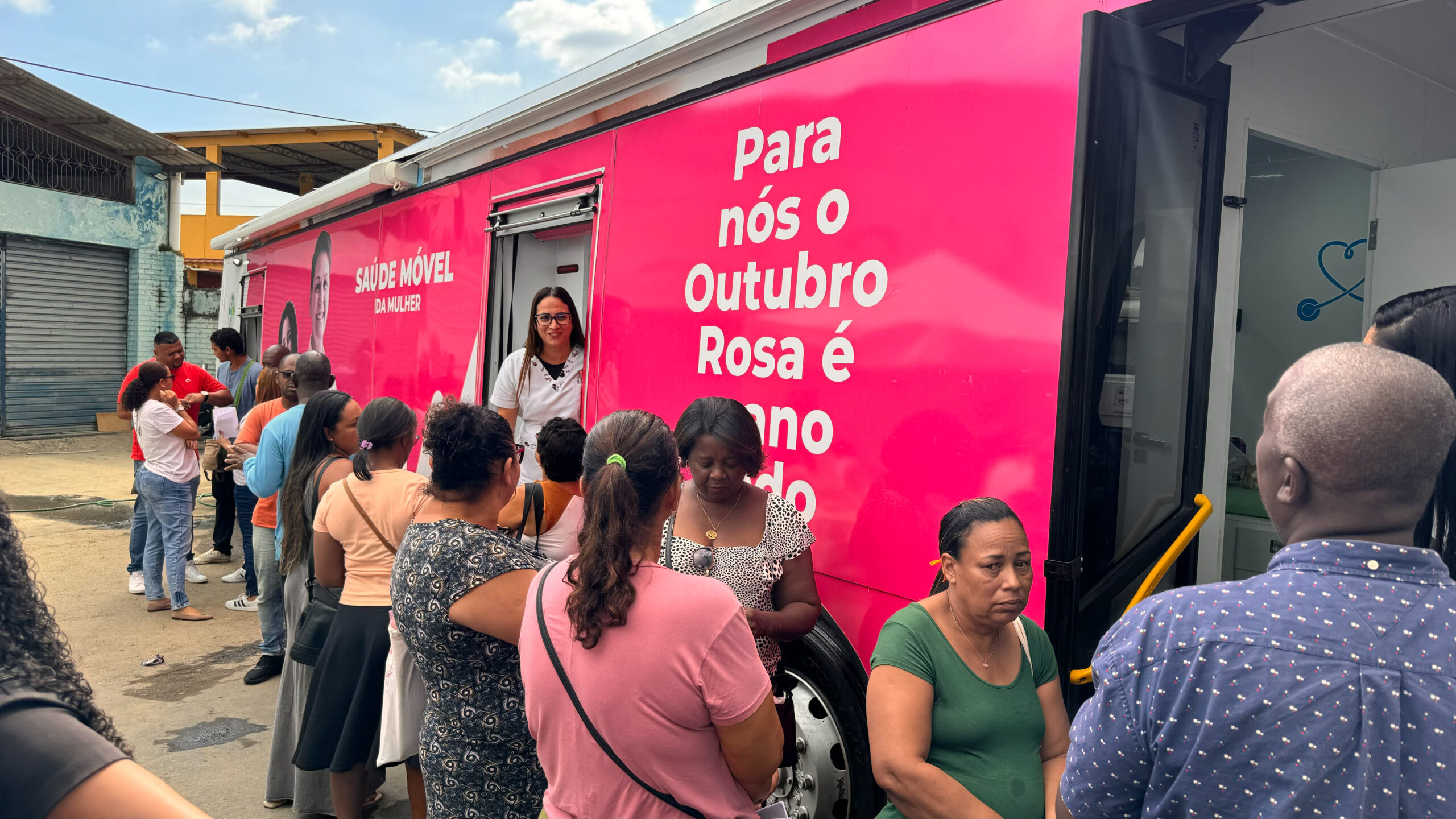 Queimados promove atendimentos de saúde com exames de mamografia e ultrassonografia