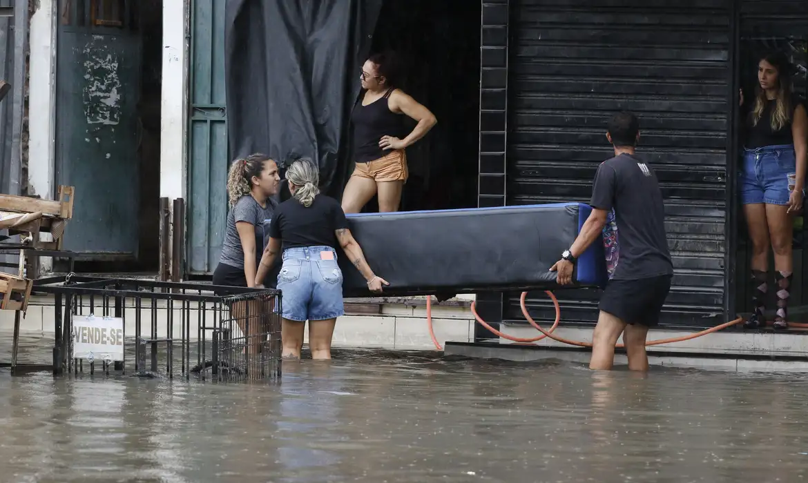 Rio lança Plano Verão para enfrentar chuvas na cidade em 2026