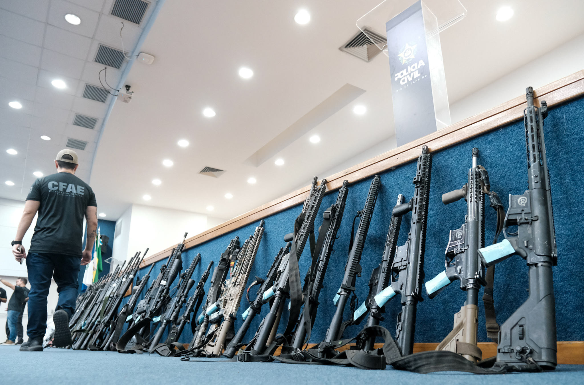 Governo do Rio apreende R$ 12,8 milhões em armas de guerra em um dia